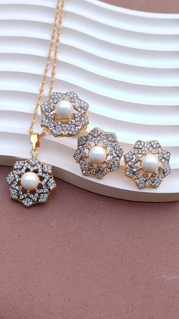 5Colors | Locket set in Diamond Cut & Zircons | 22K Gold Polish| MK-912