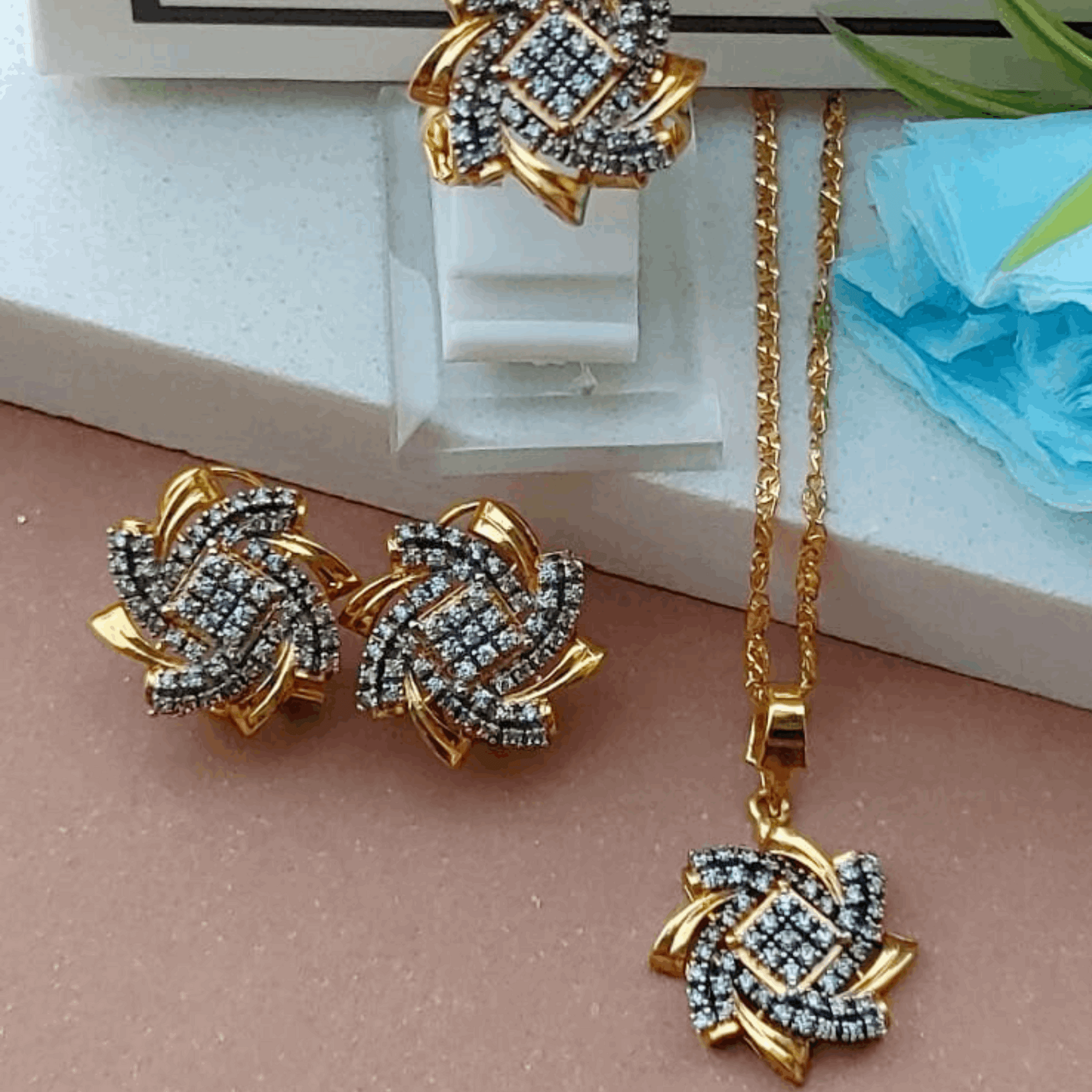 ⭐Top Seller | 💎Diamond Cut Zircon Locket Set | 22K Gold Polish | MK-102