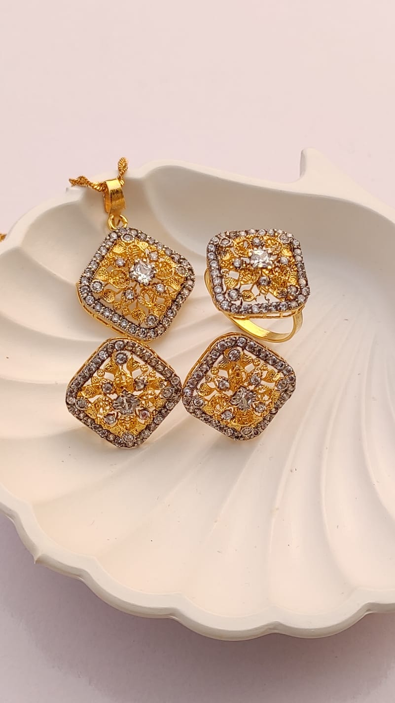 Locket set in Diamond Cut & Zircons | 22K Gold Polish| MK-851