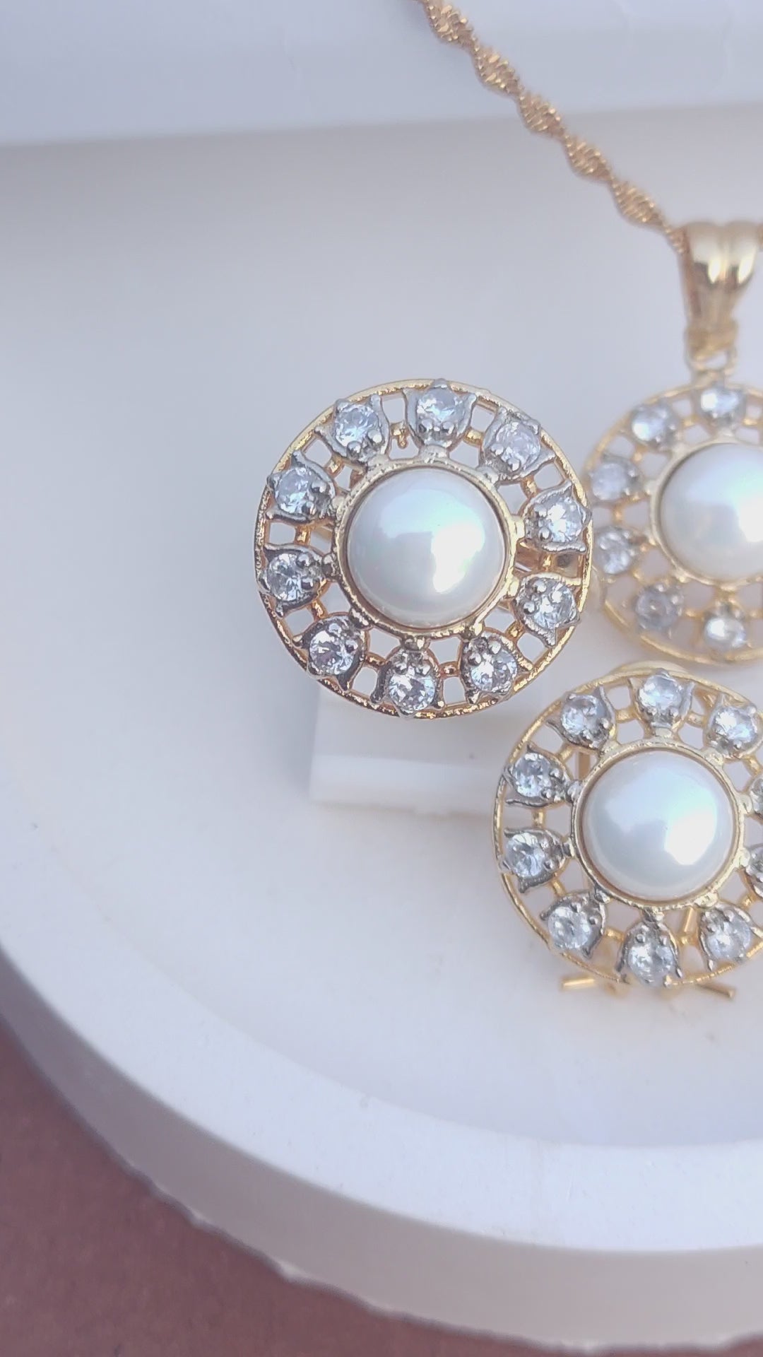 ⭐Top Seller | 💎Diamond Cut Zircon Locket Set | 22K Gold Polish | MS-666