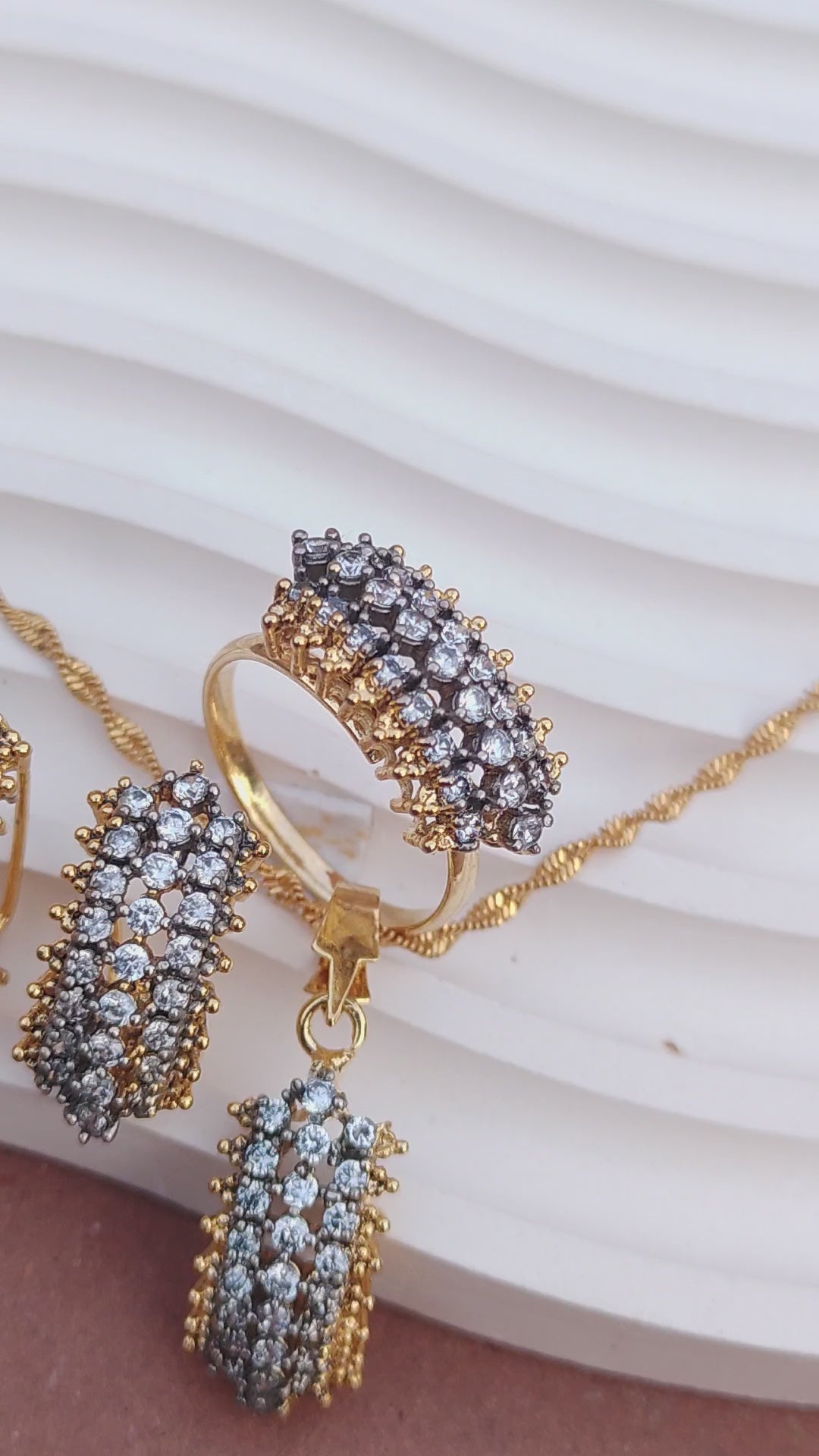 ⭐Top Seller | 💎Diamond Cut Zircon Locket Set | 22K Gold Polish | MS-694