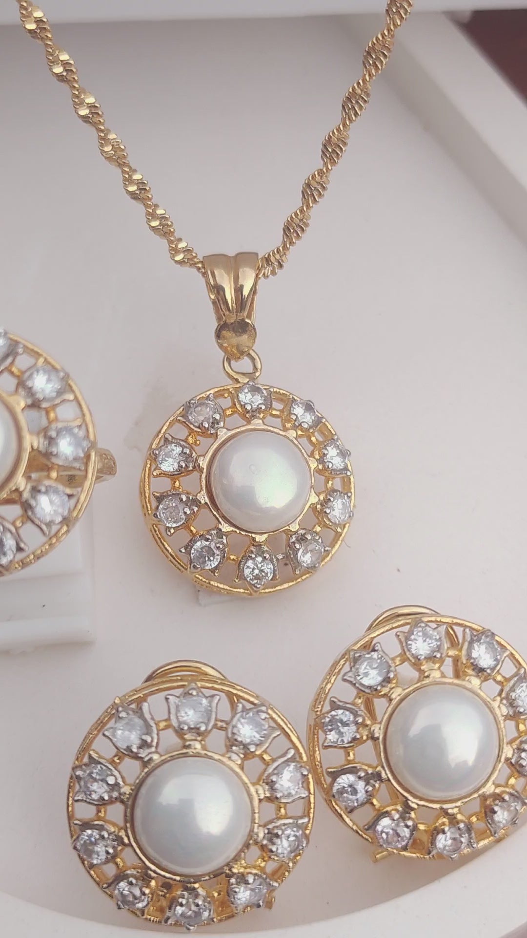 ⭐Top Seller | 💎Diamond Cut Zircon Locket Set | 22K Gold Polish | MS-666