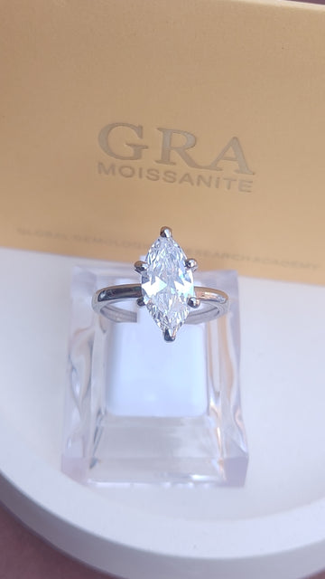 925 SILVER STERLING RING WITH MOISSANITE DIAMOND - s22
