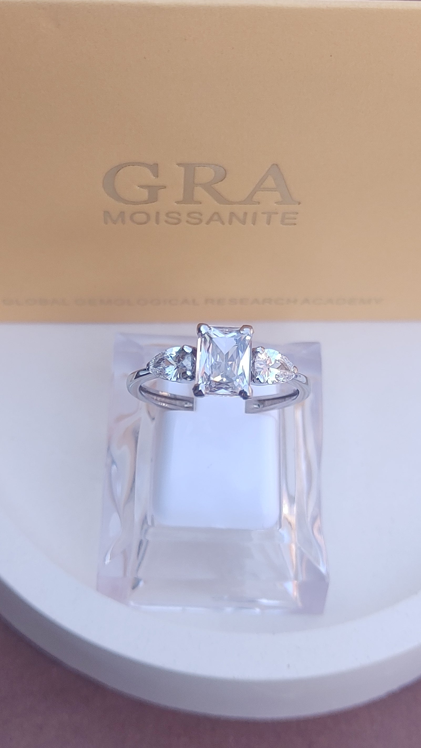 925 SILVER STERLING RING WITH MOISSANITE DIAMOND - s23