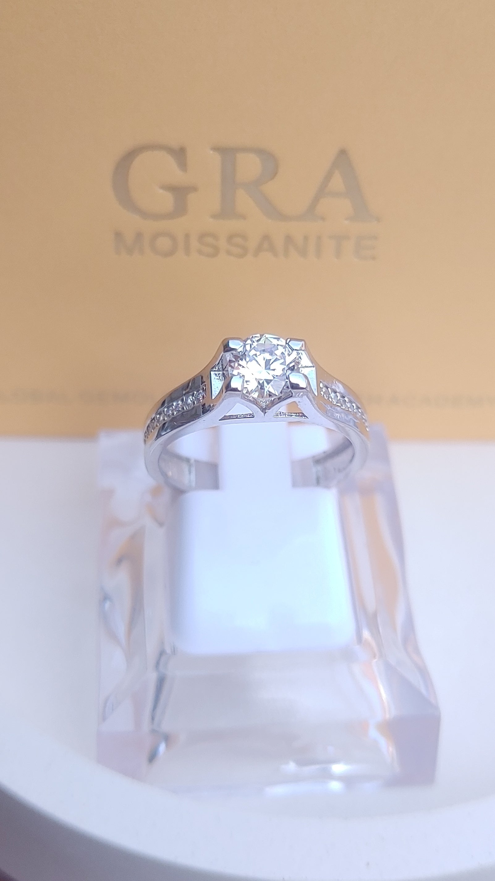 925 SILVER STERLING RING WITH MOISSANITE DIAMOND - s26