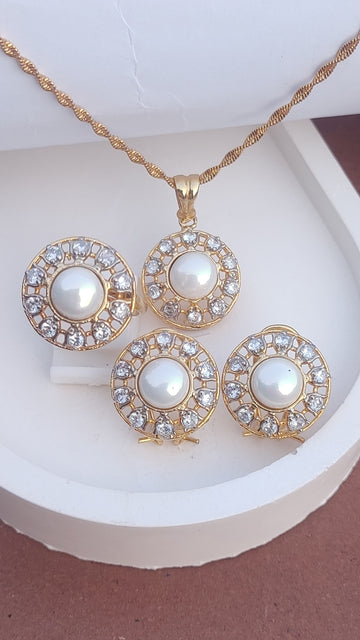 ⭐Top Seller | 💎Diamond Cut Zircon Locket Set | 22K Gold Polish | MS-666