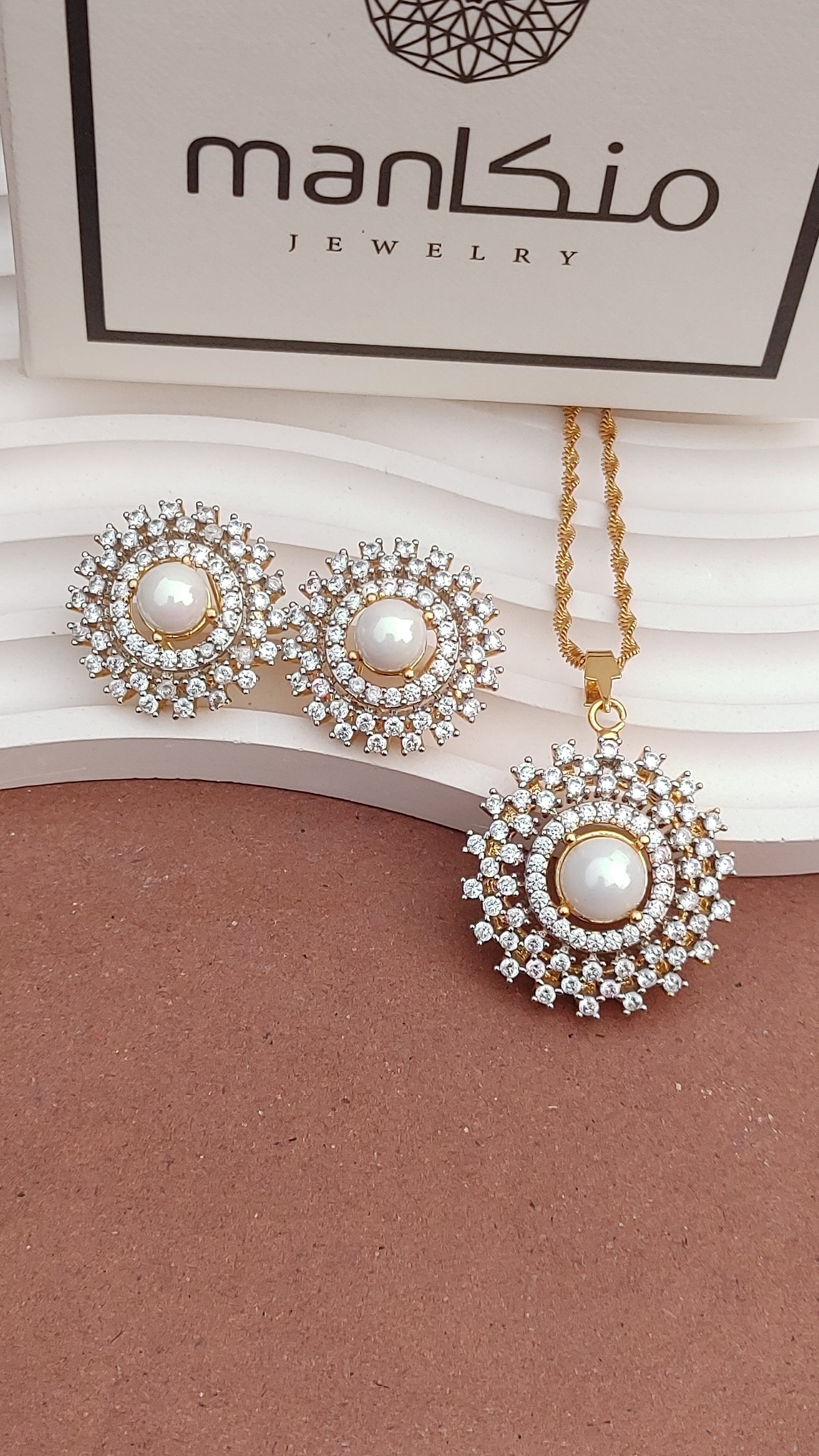 4Colors | Handmade Locket set in Diamond Cut & Zircons | 22K Gold Plated | MK-097
