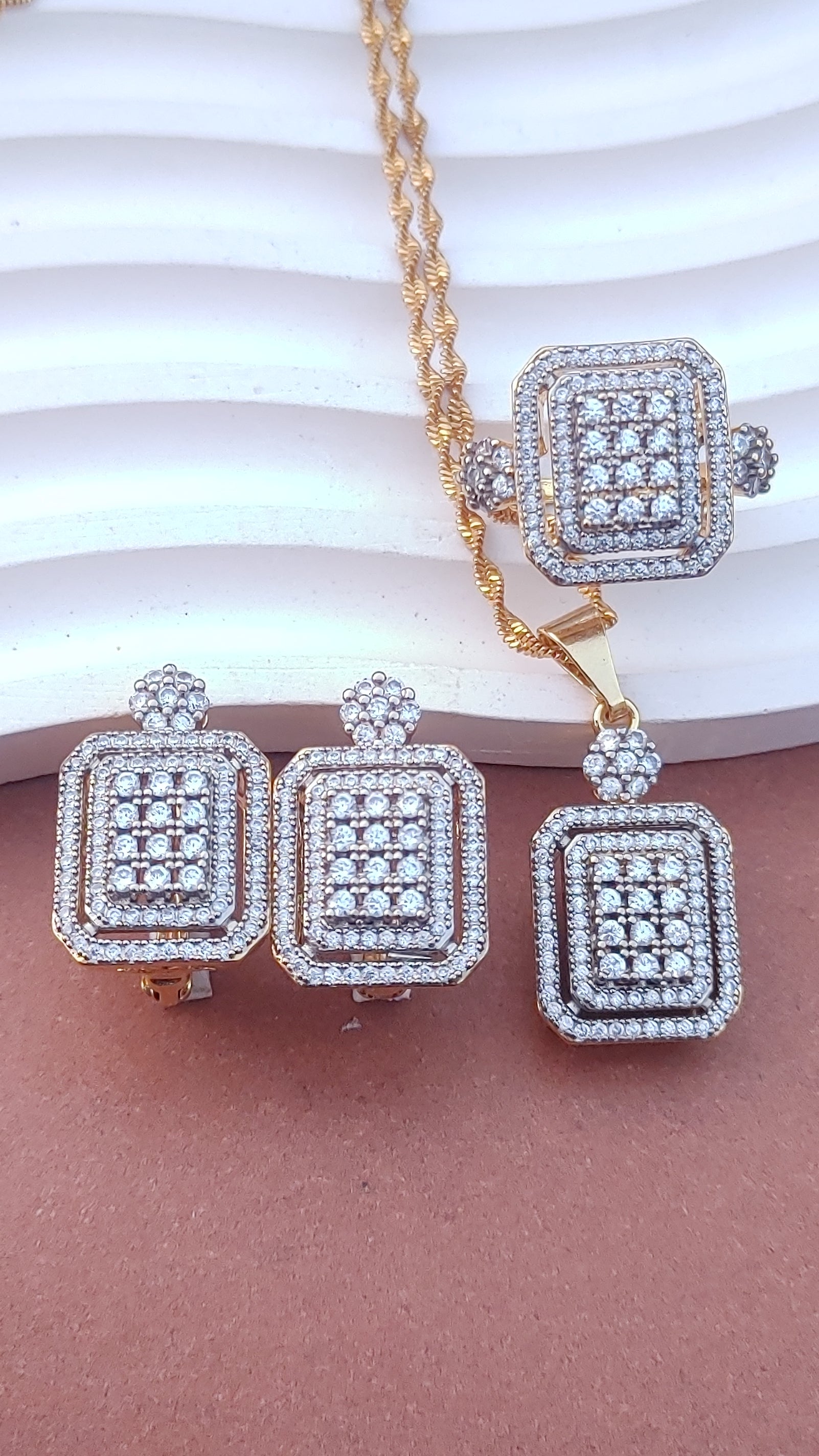 Locket set in Diamond Cut & Zircons | 22K Gold Polish(3 yr. Warranty) | MK-344