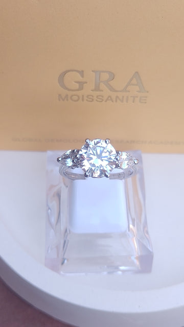 925 SILVER STERLING RING WITH MOISSANITE DIAMOND - s25