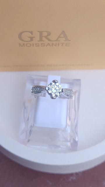 925 SILVER STERLING RING WITH MOISSANITE DIAMOND - s10