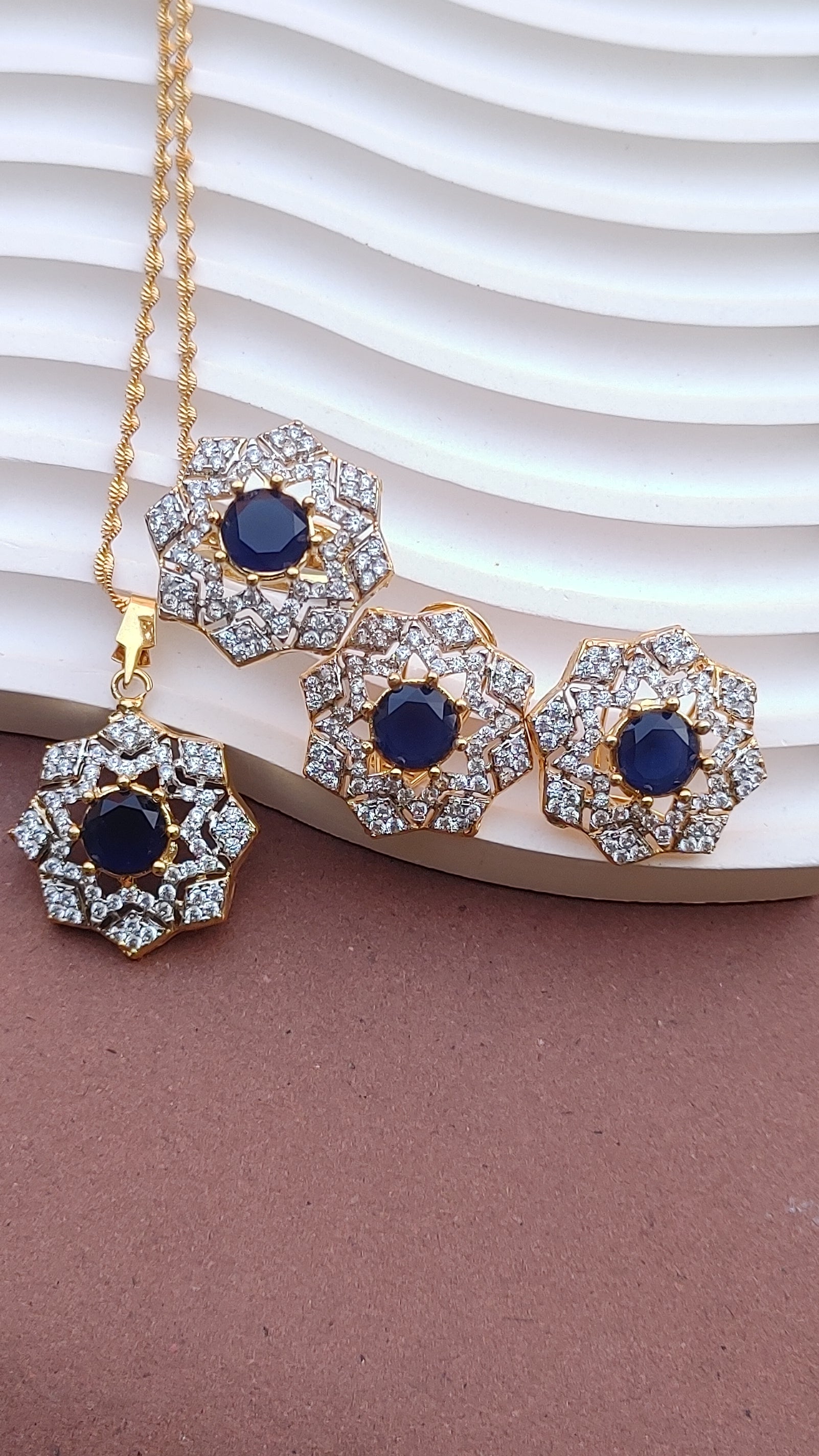 5Colors | Locket set in Diamond Cut & Zircons | 22K Gold Polish| MK-912