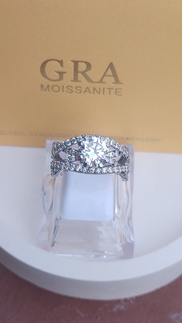 925 SILVER STERLING RING WITH MOISSANITE DIAMOND - s32