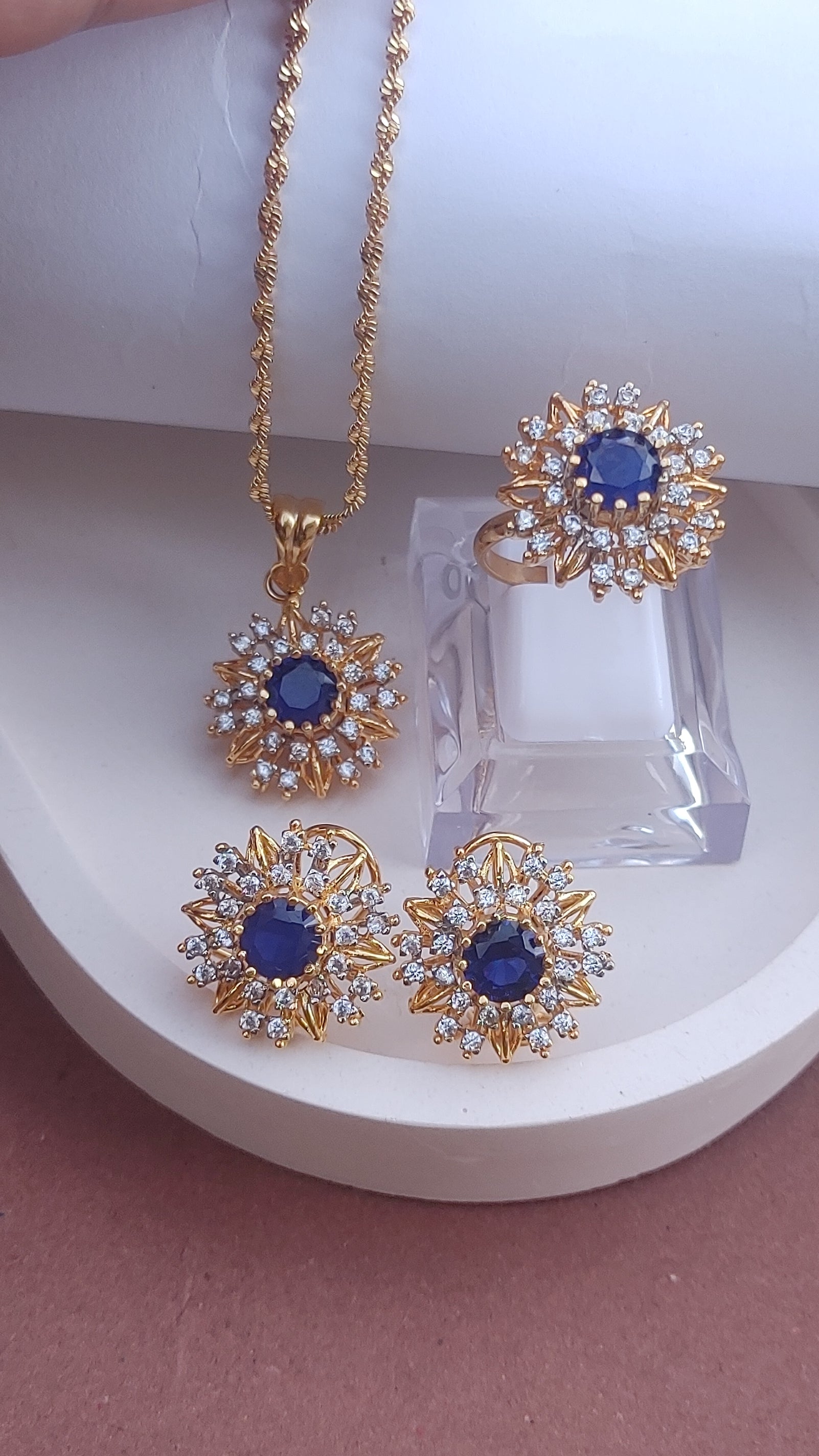 4Colors | Handmade Locket set in Diamond Cut & Zircons | 22K Gold Plated | MK-097