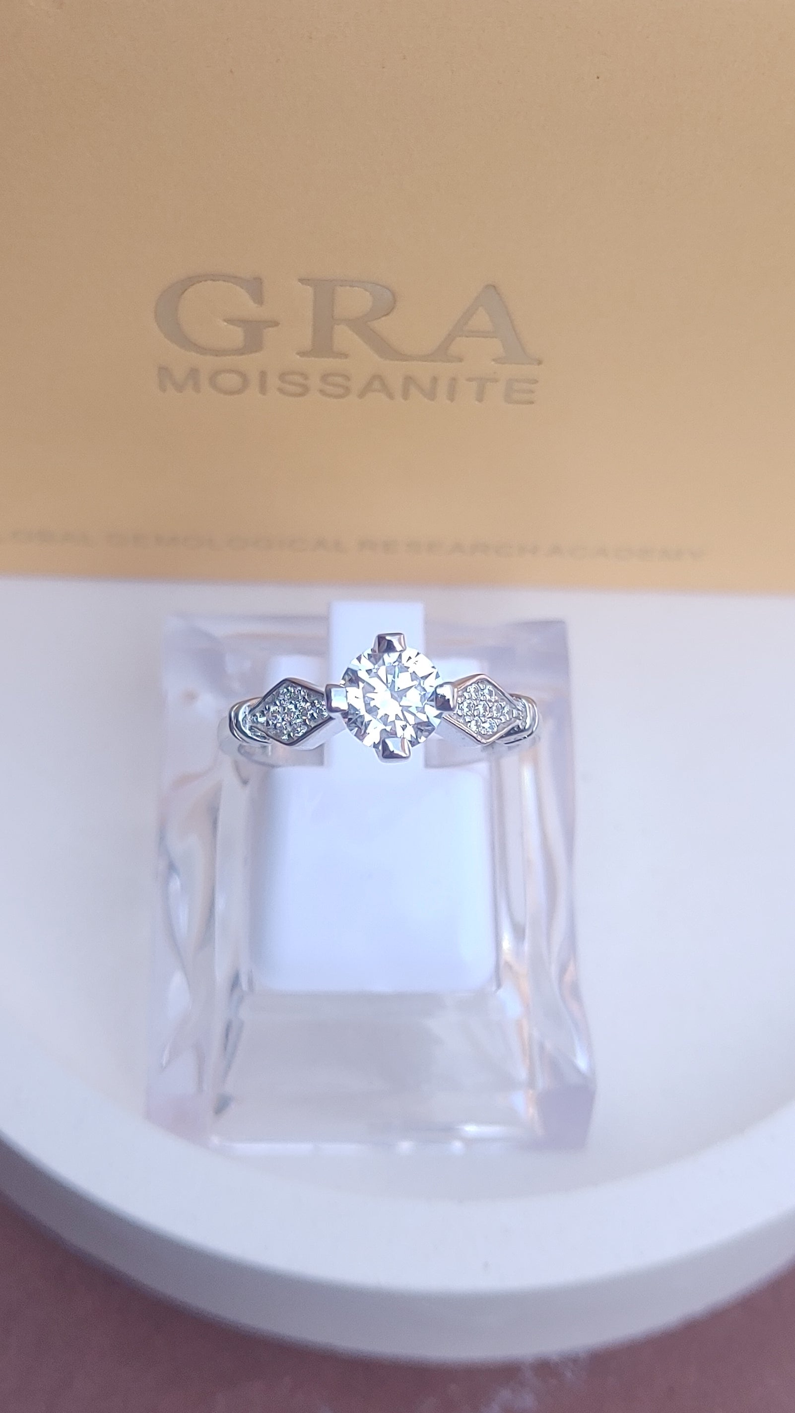 925 SILVER STERLING RING WITH MOISSANITE DIAMOND - s28