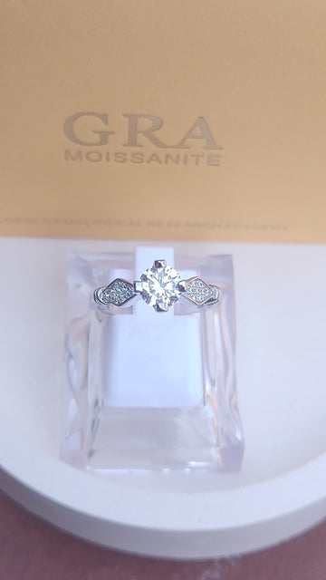 925 SILVER STERLING RING WITH MOISSANITE DIAMOND - s28