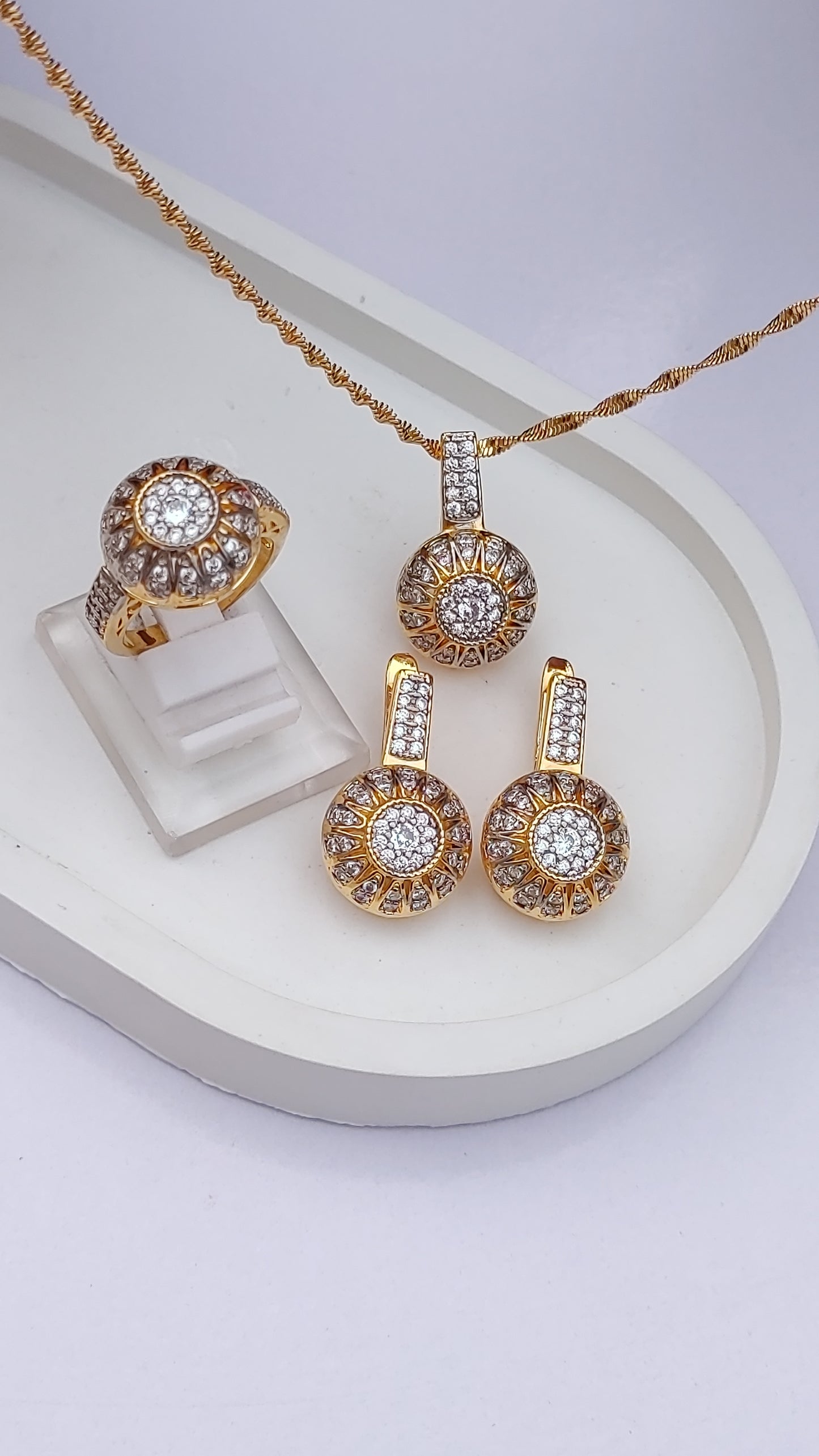 Locket set in Diamond Cut & Zircons | 22K Gold Polish| MK-950