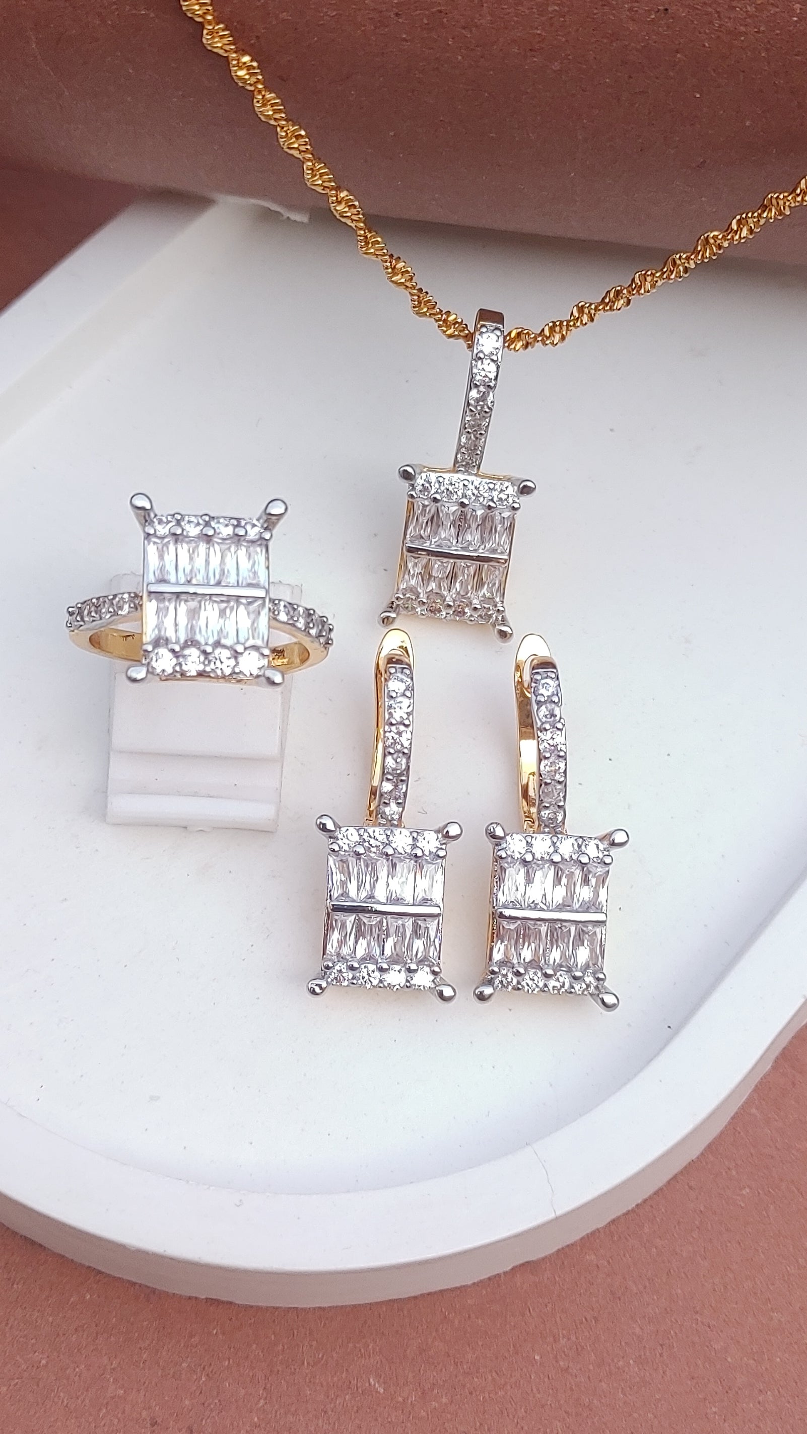 💎Diamond Cut Zircon Locket Set | 22K Gold Polish | MK-719