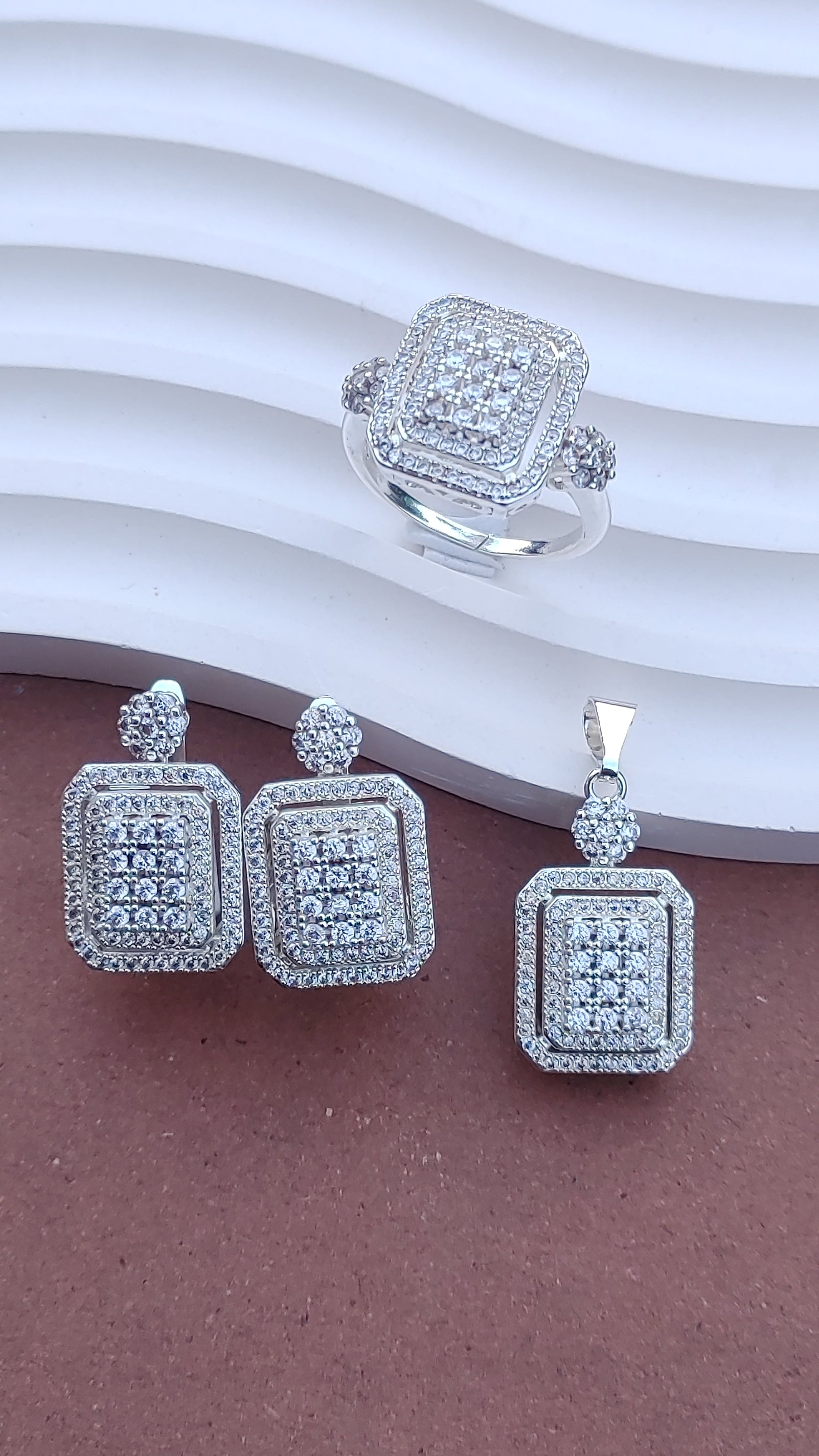 Locket set in Diamond Cut & Zircons | 925 sterling silver| MK-954